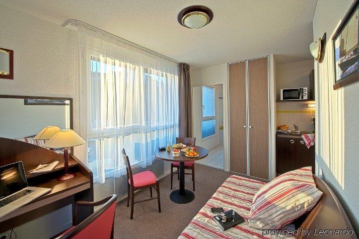 Comfort Suites Le-Port-Marly Paris Ouest Le Port-Marly Szoba fotó