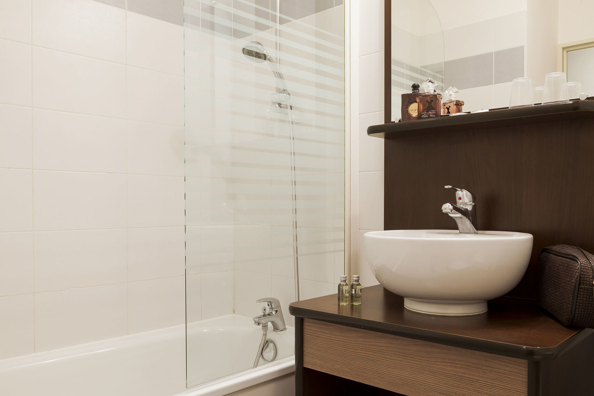 Comfort Suites Le-Port-Marly Paris Ouest Le Port-Marly Szoba fotó