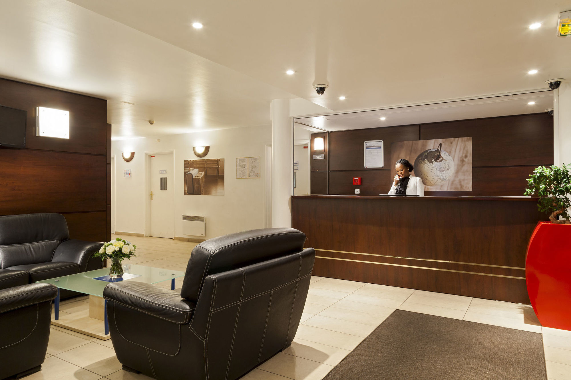 Comfort Suites Le-Port-Marly Paris Ouest Le Port-Marly Beltér fotó