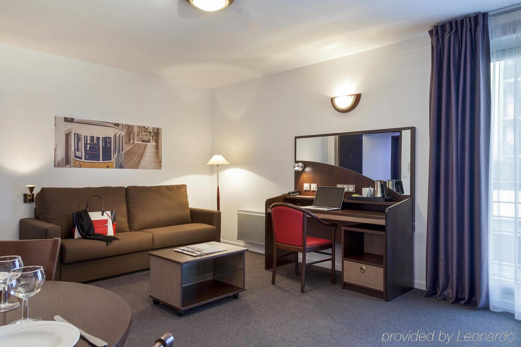 Comfort Suites Le-Port-Marly Paris Ouest Le Port-Marly Kültér fotó