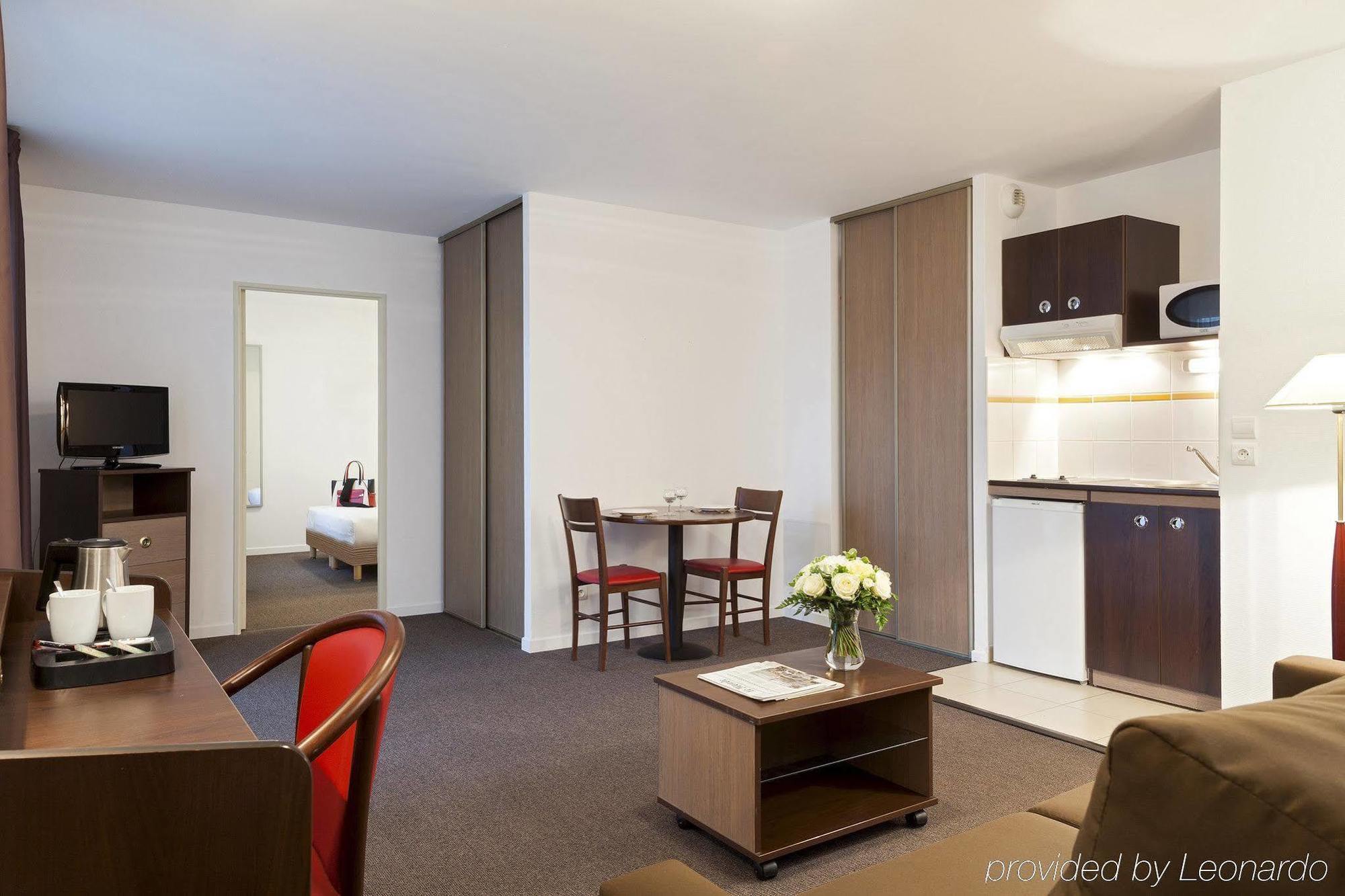 Comfort Suites Le-Port-Marly Paris Ouest Le Port-Marly Kültér fotó