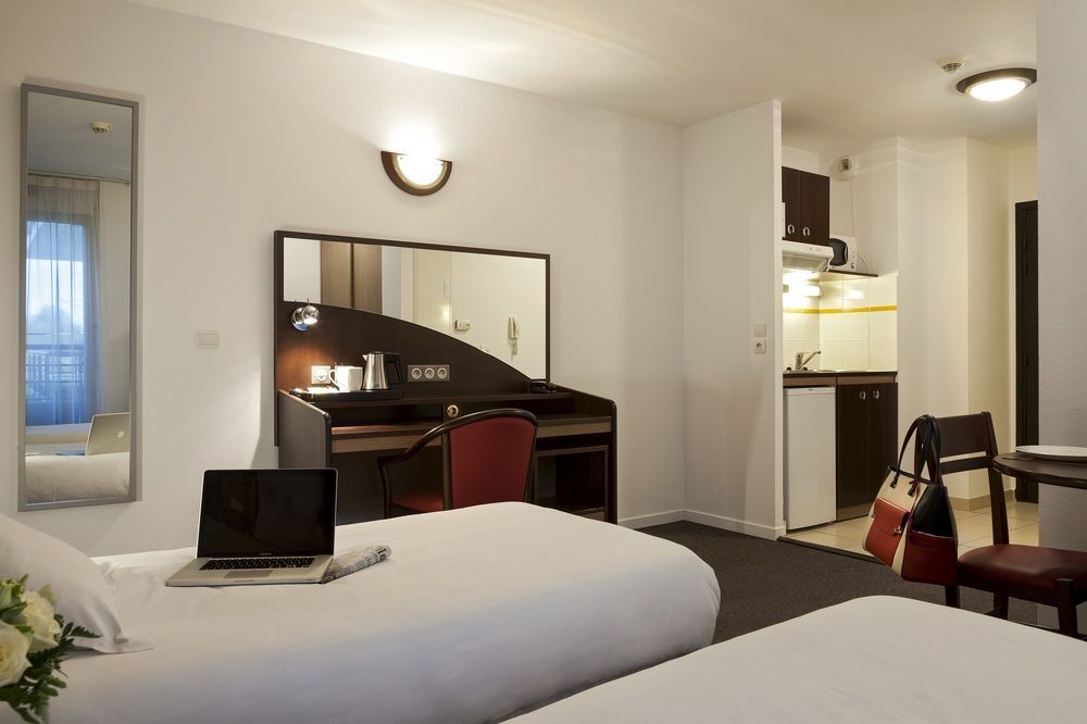 Comfort Suites Le-Port-Marly Paris Ouest Le Port-Marly Kültér fotó